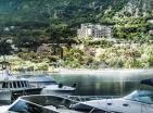 Луксузни апартмани у резиденцији са погледом на море поред које, Црна Гора