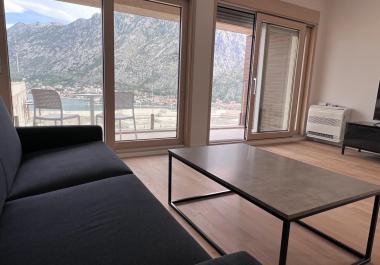 Luksuzni apartma s pogledom na morje 136 m2 v Kotorju, Črna gora