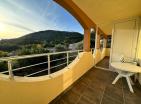 Luksuzna 3-katna kuća površine 232 m2 s pogledom na more u Buljarici