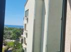 Apartamento con vistas al mar de 49 m2 en excelente ubicación de Petrovac en venta