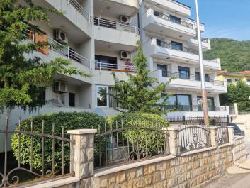Impresionante apartamento de 2 dormitorios 60м2 en el centro de Petrovac con terrazas