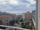 Apartamento con vistas al mar de 54 m2 con piscina en Petrovac en venta