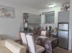 Apartamento con vistas al mar de 54 m2 con piscina en Petrovac en venta