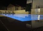 Nuovo appartamento vista mare 65 m2 con piscina a Petrovac-completamente arredato