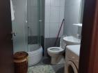 Apartament i ri me pamje nga deti 65 m2 me pishinë Në Petrovac-plotësisht i mobiluar