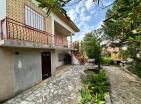 Kis családi ház 100 m2 Dobra Voda, Montenegró