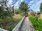 Majhna družinska 100 m2 velika hiša v Dobri Vodi, Črna gora
