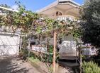 Okouzlující 2patrový dům 190 m2 na prodej v Sutomore s garáží