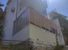 Кућа са четири стана у сликовитом Сутомореу је невероватна цена