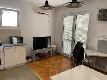 Acogedor apartamento de 44 m2 en Petrovac, estacionamiento incluido