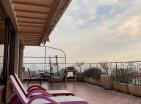 Luxus tengerparti penthouse lélegzetelállító kilátással Dobra Voda-ban