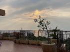 Luxus tengerparti penthouse lélegzetelállító kilátással Dobra Voda-ban