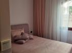 Luksoze 3 dhoma apartament buzë plazhit 86 m2 në Petrovac