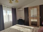 Apartament mahnitës 93 m2 me pamje nga deti Në Petrovac me pishinë dhe i mobiluar