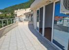Луксозни апартаменти с изглед към морето 169 м2 с басейн в Петровац, Без данък