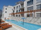 Продаје се луксузни стан Белла Виста у Котору-поглед на море, базен, погодности