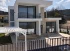 Villa de luxe presque terminée à Radanovici 147 m2, Pobrdje avec piscine