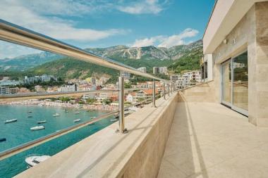 Luksuzni penthouse uz more u Rafailovićima s prekrasnim pogledom
