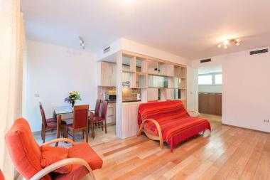 Луксузни стан са 2 спаваће собе са погледом на море од 70 м2 у Буена Виста са базеном и паркингом