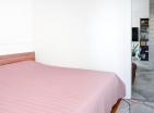 Prenovljeno opremljeno dve spalnici stanovanje 55 m2 v Tivat centru