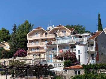 Appartement avec vue sur la mer avec bouée de yacht privée à Bigovo