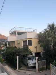 Exkluzív 4 lakásos villa eladó Sutomore-ban