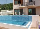 Luxusní 3patrová Vila 200 m2 v baru s panoramatickým výhledem na moře a bazénem
