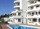 Lujoso apartamento de 240 m2 con vistas al mar en Dobra Voda con piscina
