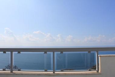 Луксузни стан од 240 м2 са погледом на море у Добра вода са базеном