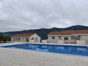 Luxus 1 hálószobás apartman Dobrota-ban lélegzetelállító kilátással az öbölre