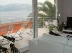 Pintoresca casa de 3 pisos en Krasici con vista al mar y palmeras