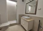 Ново реновирани луксузни стан на одличној локацији у Тивату