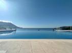 Impresionante apartamento con vistas al mar de 51 m2 en Becici en residencia con piscina
