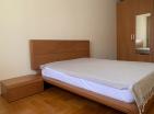 Osupljiv opremljen pogled na morje 2 spalnici apartma v Tivatu na odlični lokaciji
