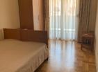 Pamje mahnitëse e mobiluar nga deti 2 dhoma gjumi apartament në Tivat në vendin kryesor