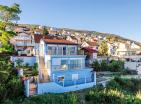 Superbe villa avec vue sur la mer de 220 m2 à Krasici avec chemin privé menant à la plage