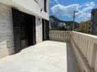 Exkluzív magas mennyezetű Tivat Apartman 48 m2 Porto Montenegro közelében
