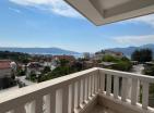 Výhľad na more 2 izbový klenot 71 m2 v Tivate neďaleko Porto Čierna Hora