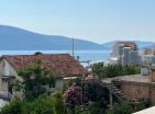 Бисер са 2 спаваће собе са погледом на море од 71 м2 у Тивати у близини Порто Монтенегро