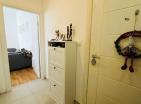 Ekskluzivni apartman s 2 spavaće sobe površine 48 m2 samo 150 metara od mora u Tivtu