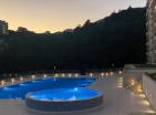 Luxusní byt s výhledem na moře 63 m2 ve Status rezidence v Becici s bazénem