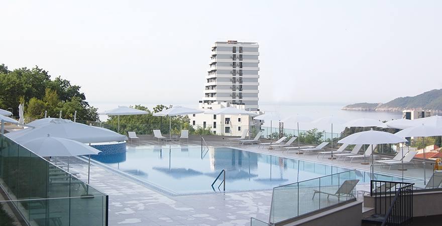 Appartement de luxe vue mer 63 m2 dans résidence de Status à Becici avec piscine