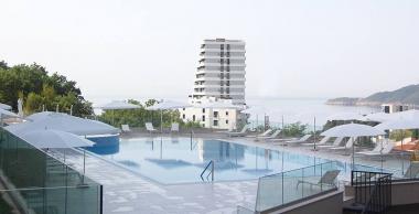 Luxus tengerre néző apartman 63 m2-es állapot tartózkodási Becici medencével