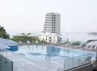 Luxusný apartmán s výhľadom na more 63 m2 v rezidencii Status v Becici s bazénom