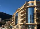 Bájos tengerre néző apartman 83 m2 Becici szemben Splendid hotel