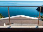 Impresionante ático con vistas al mar junto al casco antiguo de Budva con acceso a la piscina