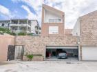 Apartament luksoz me 4 dhoma gjumi në Tivat 88 m2 vetëm hapa nga deti