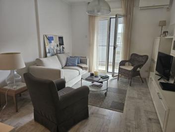 Elegante appartamento con una camera da letto 39 m2 a Tivat con terrazza e vista sulla baia