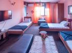 Ziskový hostel v centru Tivat, potenciál rozšíření