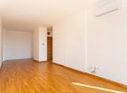 Nový byt s výhledem na moře 41 m2 v Becici, pěšky na pláž